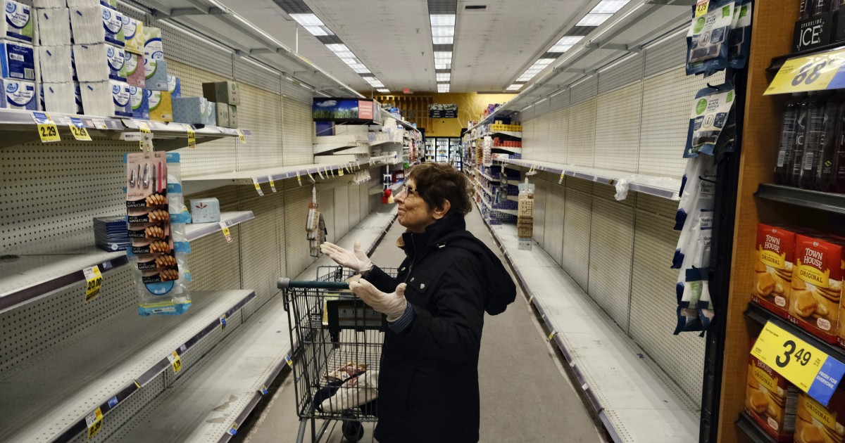 Supermarkets swarmed, coronavirus deaths rise along with fear in California