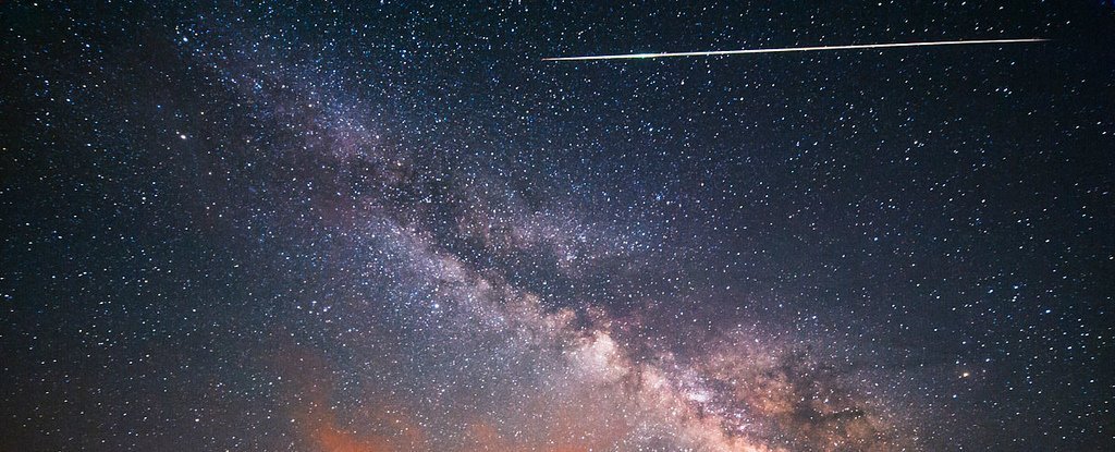 Science Tips  Tips  Tricks   Technology We’re Passing Through The Trail of Halley’s Comet, And It’s About to Light Up The Sky