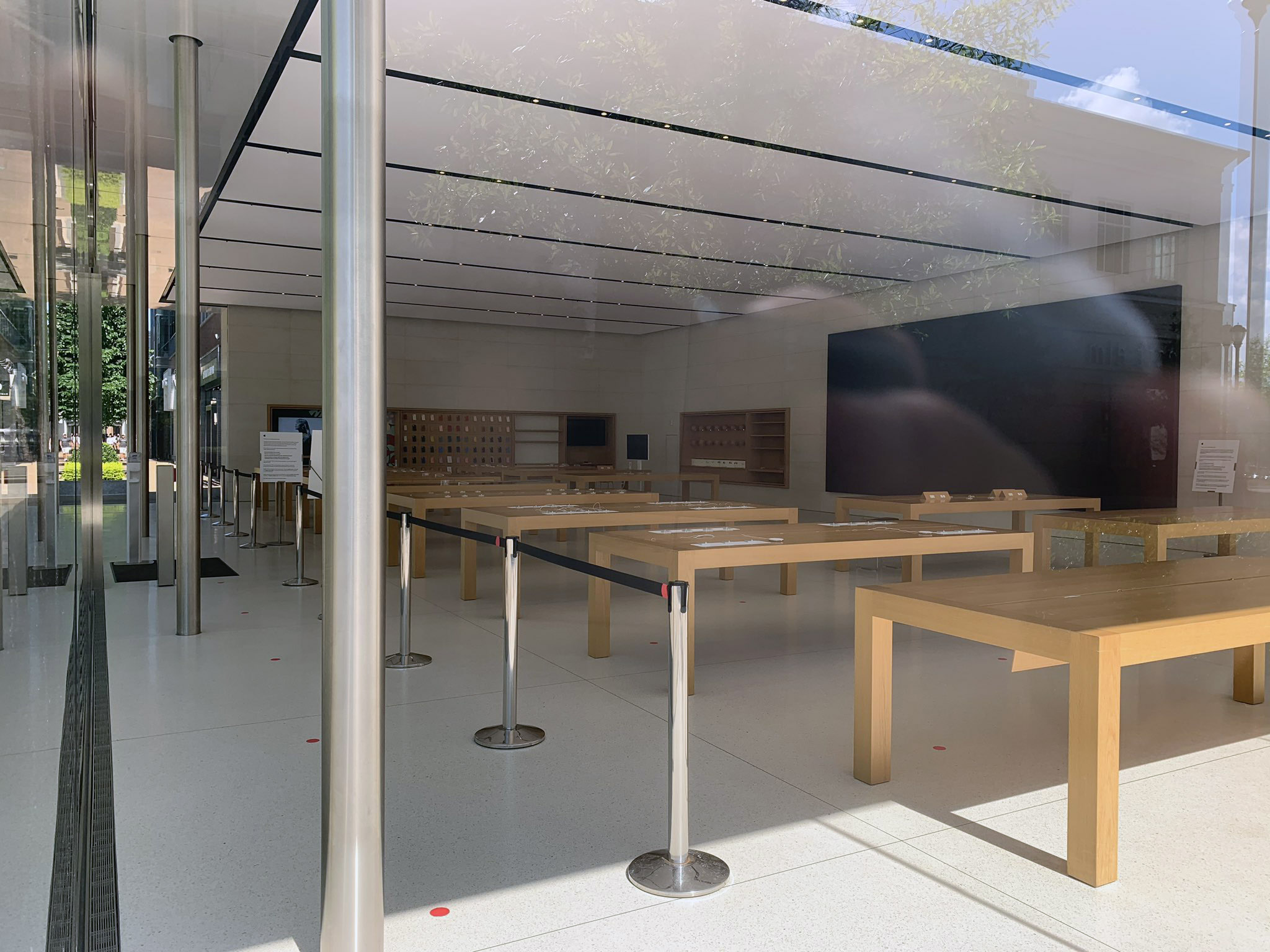 Apple Stores close again, as iPhone looters get this tracking warning