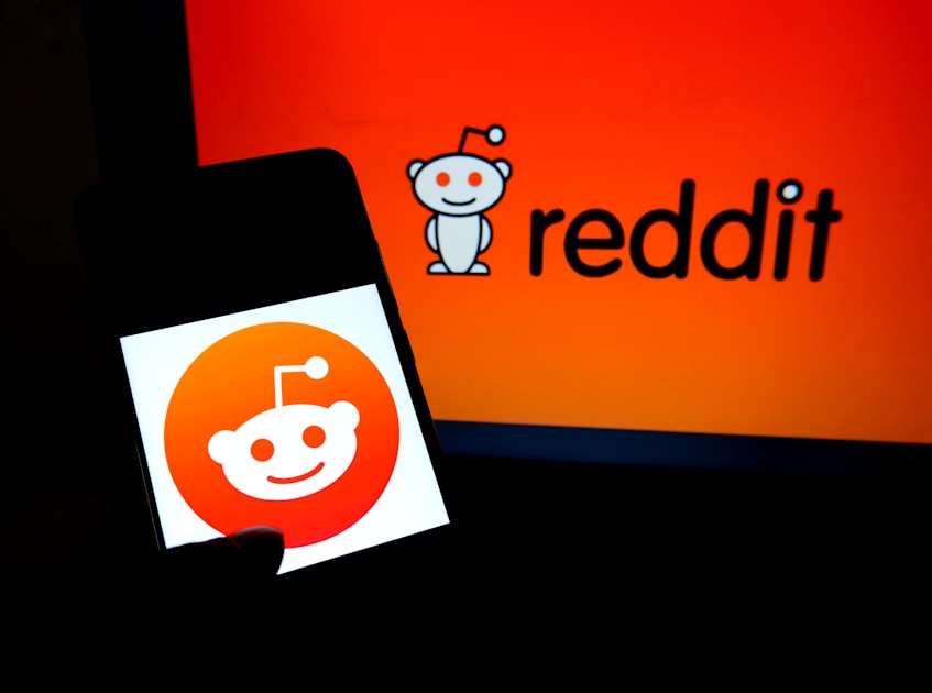 Reddit pulls back chat rooms after angering moderators