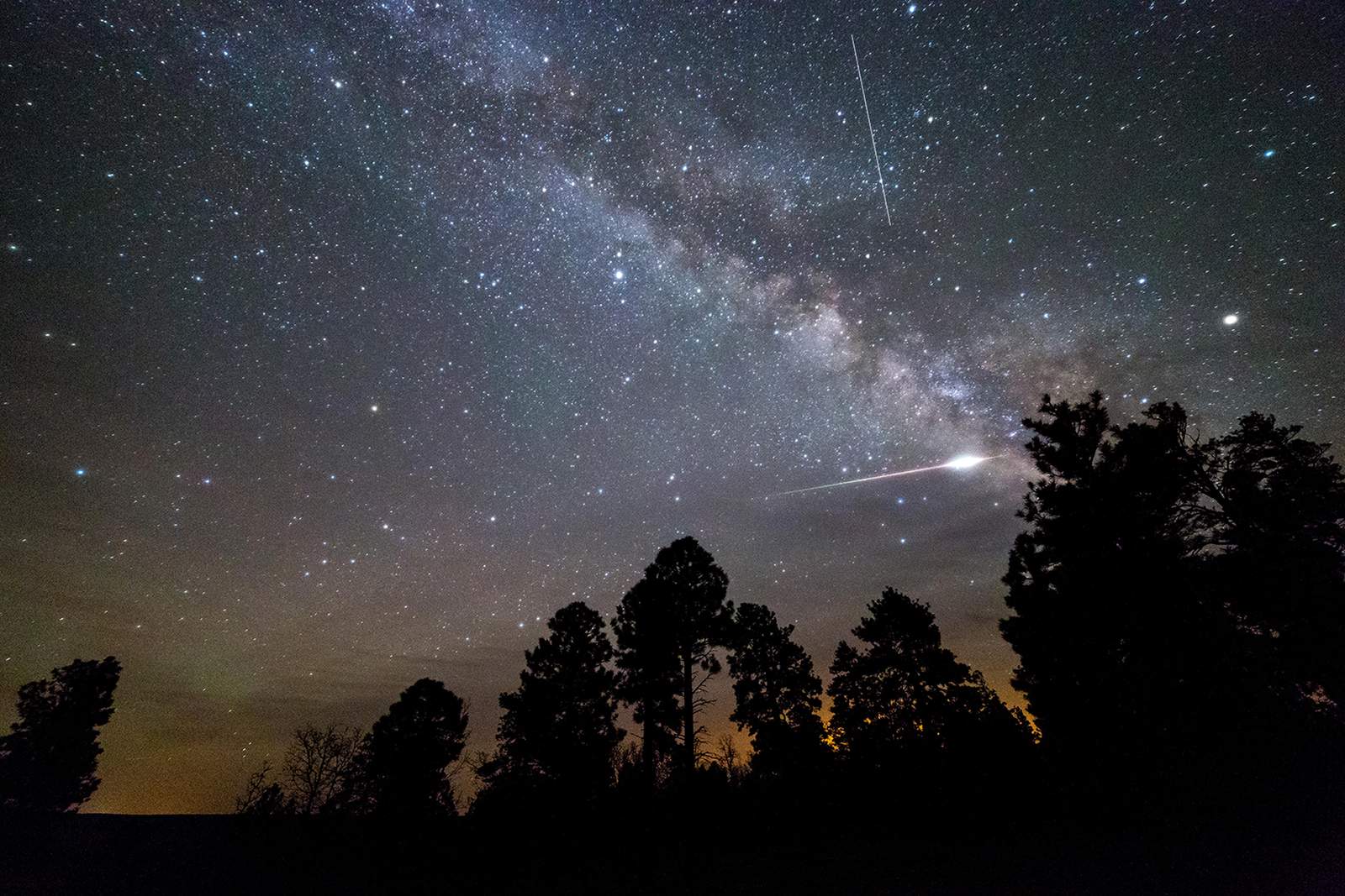 Science Tips  Tips  Tricks   Technology Halley’s Comet is bringing a meteor shower that will peak tonight! When and how to watch