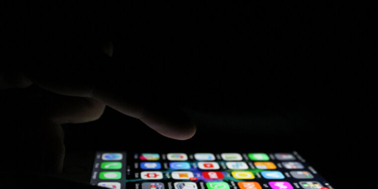 TikTok and 53 other iOS apps still snoop your sensitive clipboard data